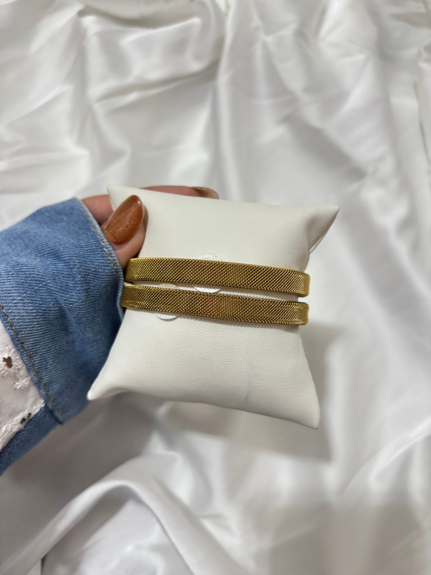 Elegant gold single bracelet 1
