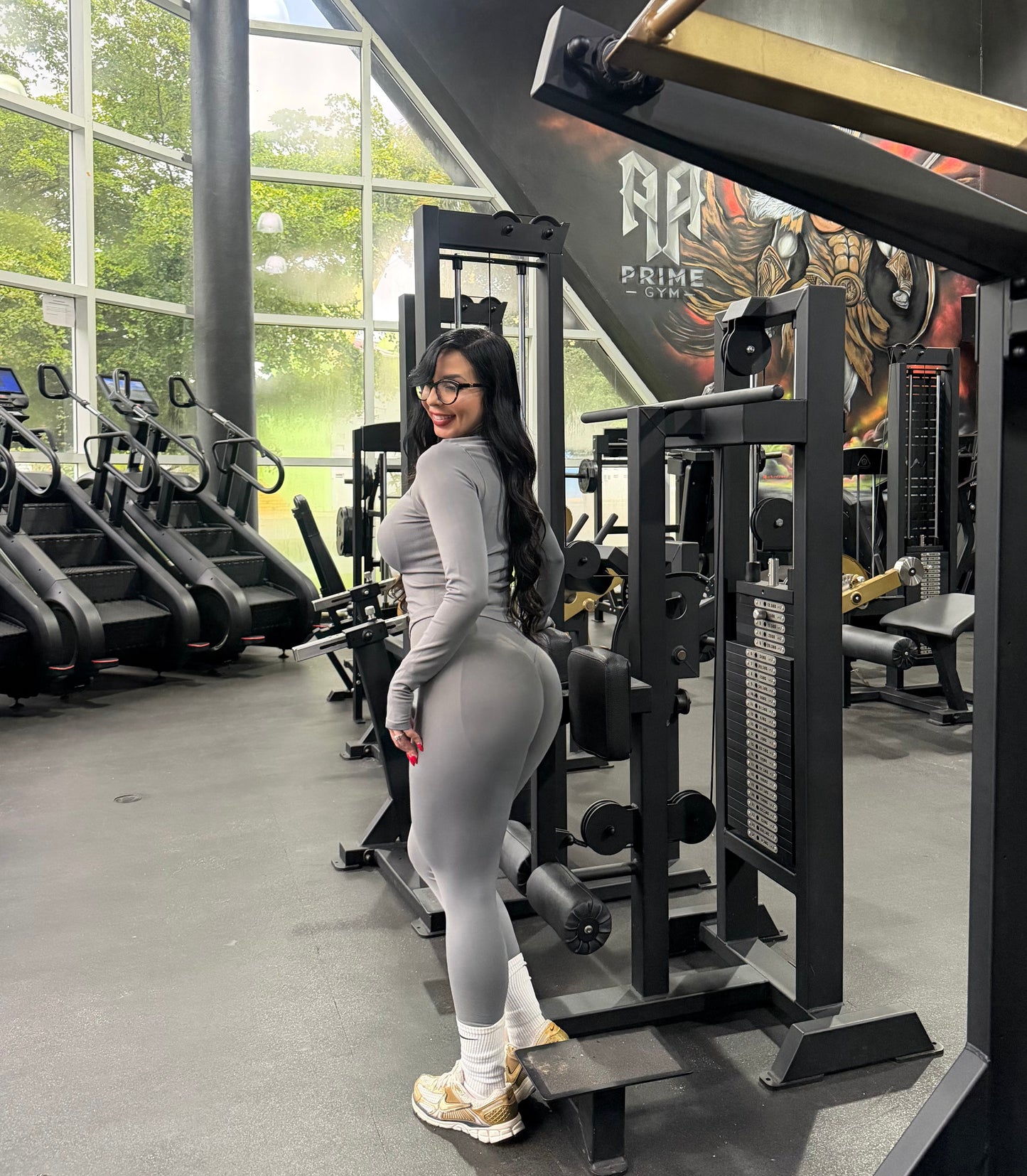 Aura Activewear Gray set