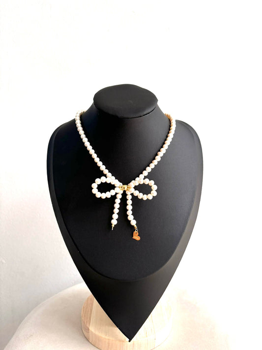 Coquette pearl neckless